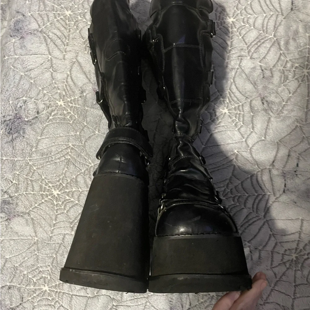 Hot topic size 11 vintage mall goth platform
Boots - Picture 7 of 15